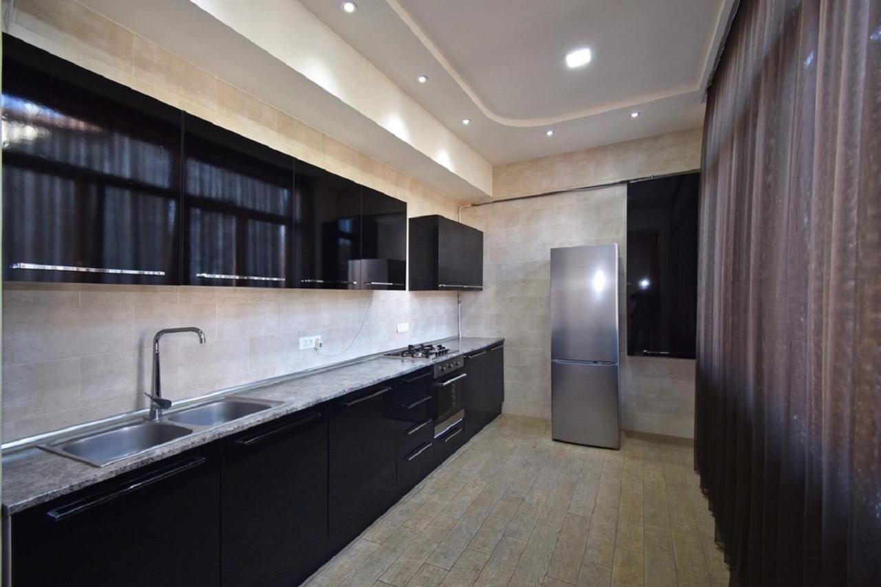 Tumanyan Street 3 Bedroom Deluxe Apartment With Large Balcony Tm662 예레반 외부 사진