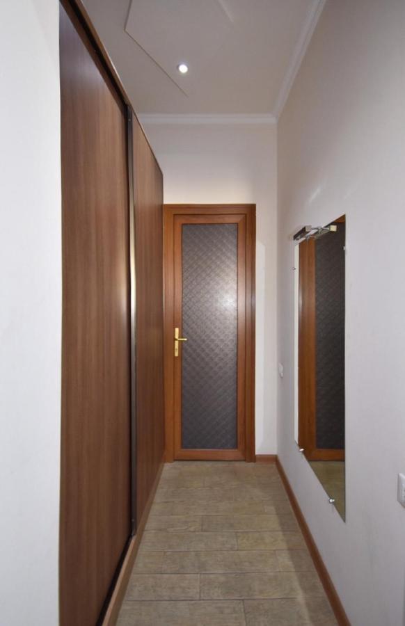 Tumanyan Street 3 Bedroom Deluxe Apartment With Large Balcony Tm662 예레반 외부 사진